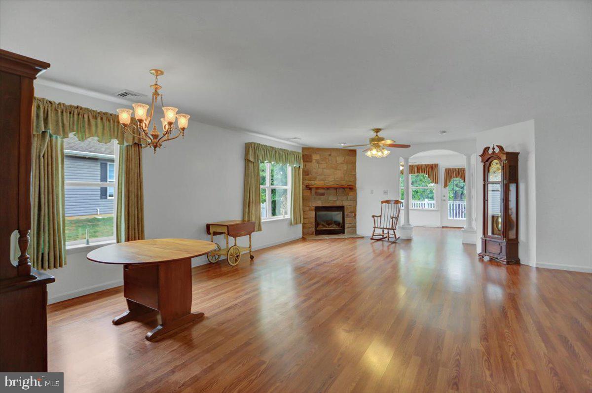46 Lantern Ln