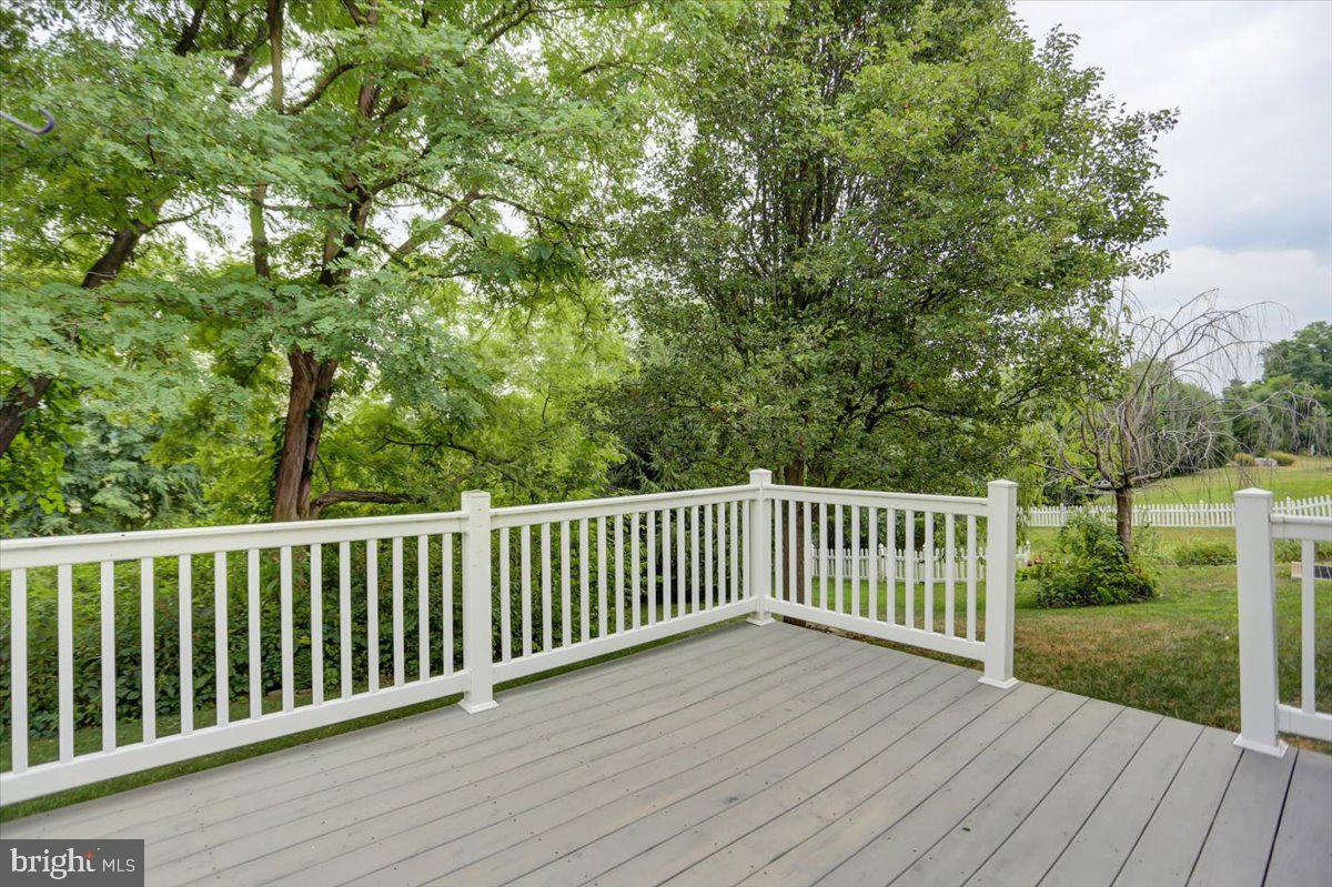 46 Lantern Ln