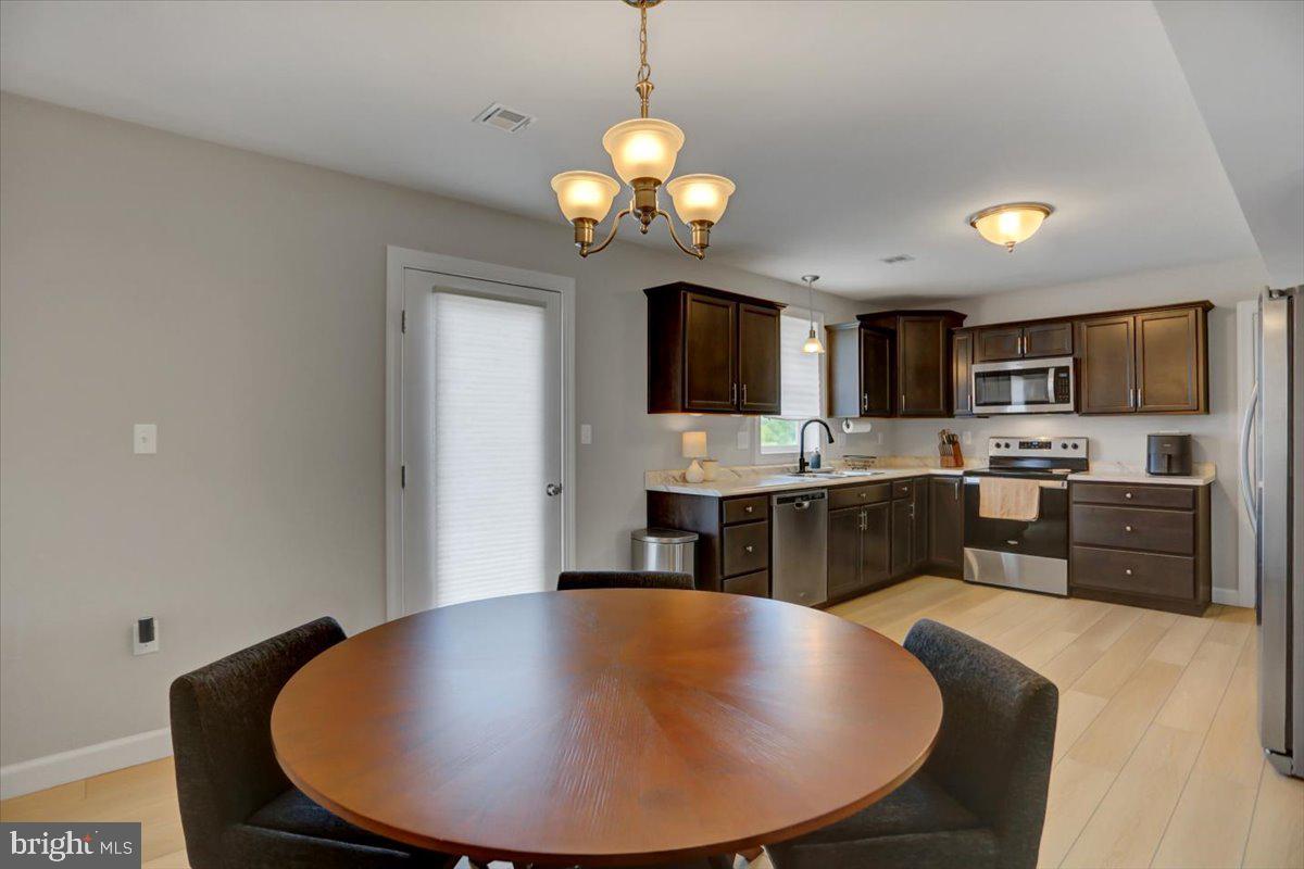 200 Woodridge Dr