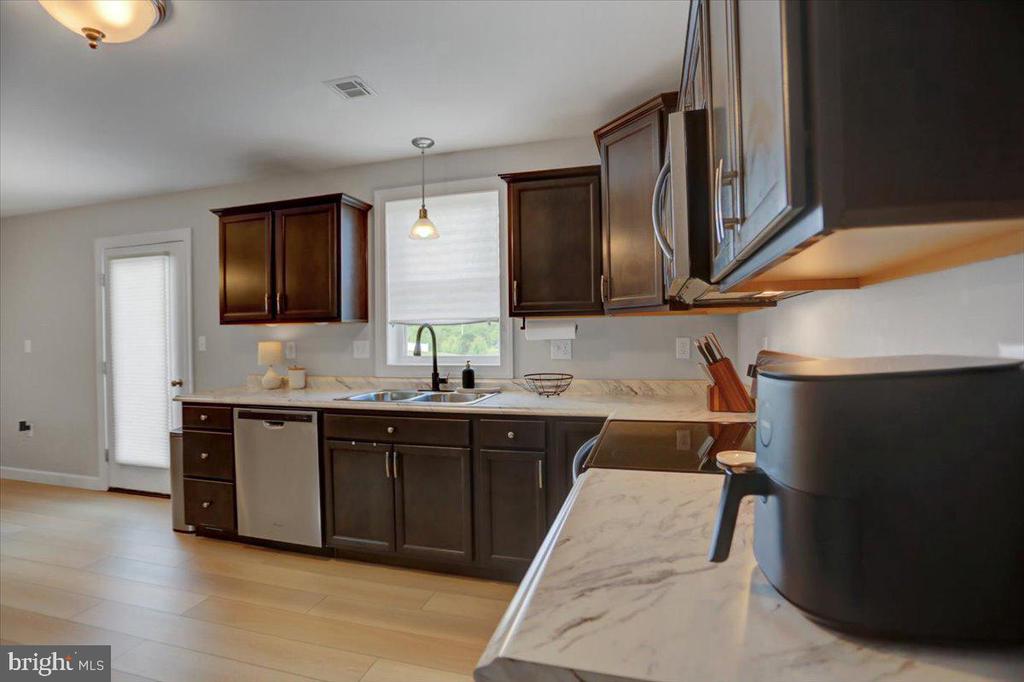 200 Woodridge Dr