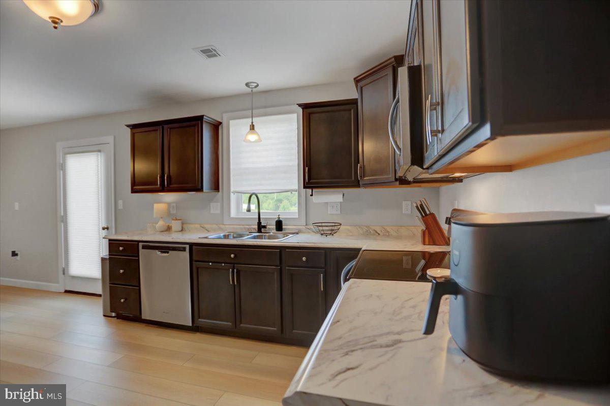 200 Woodridge Dr