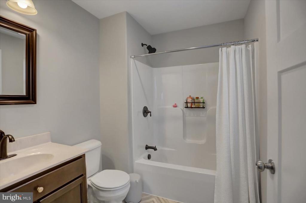 200 Woodridge Dr