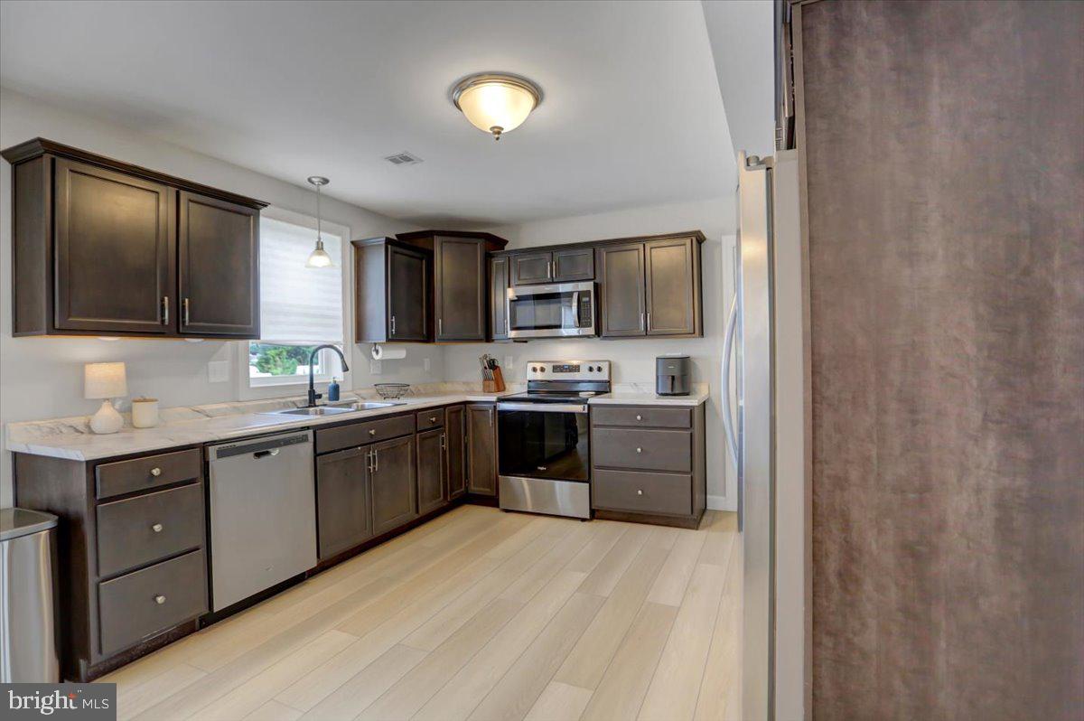 200 Woodridge Dr