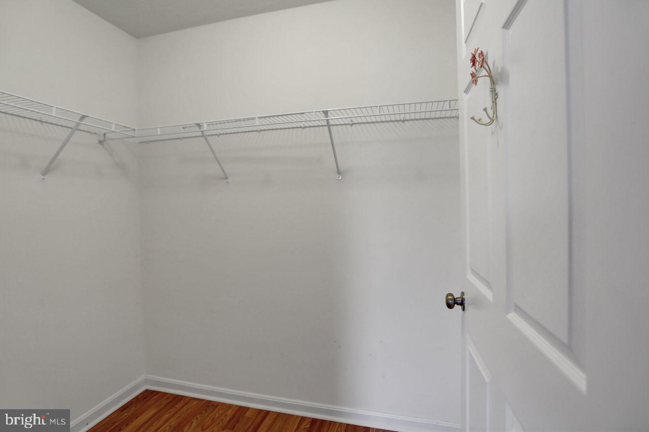 20 Colonial Ct