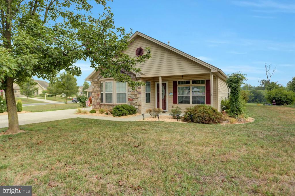 20 Colonial Ct