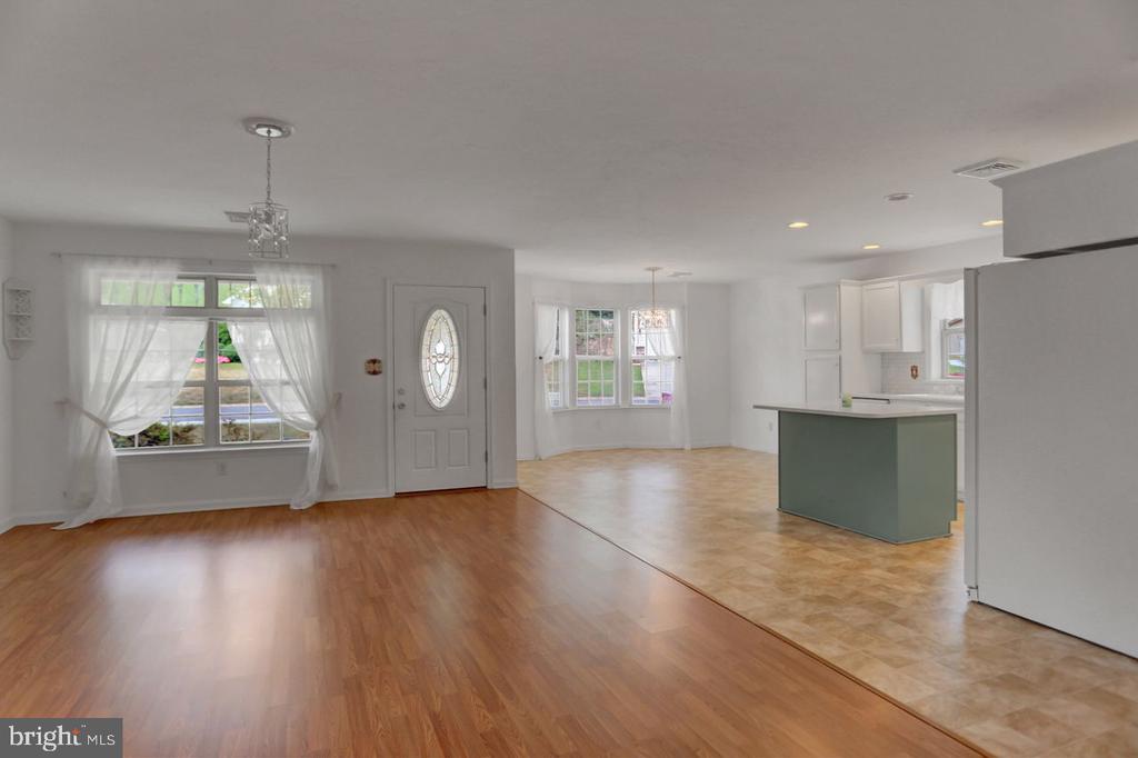 20 Colonial Ct