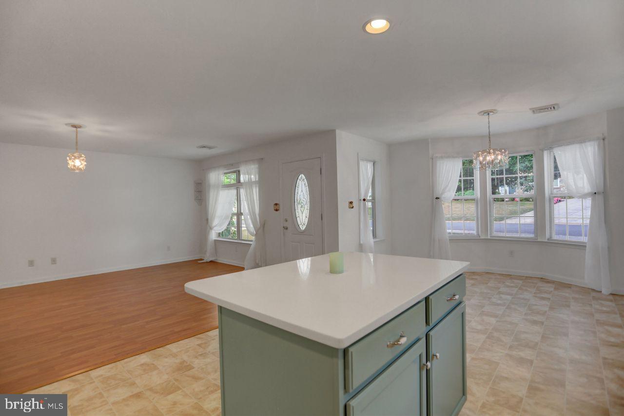 20 Colonial Ct