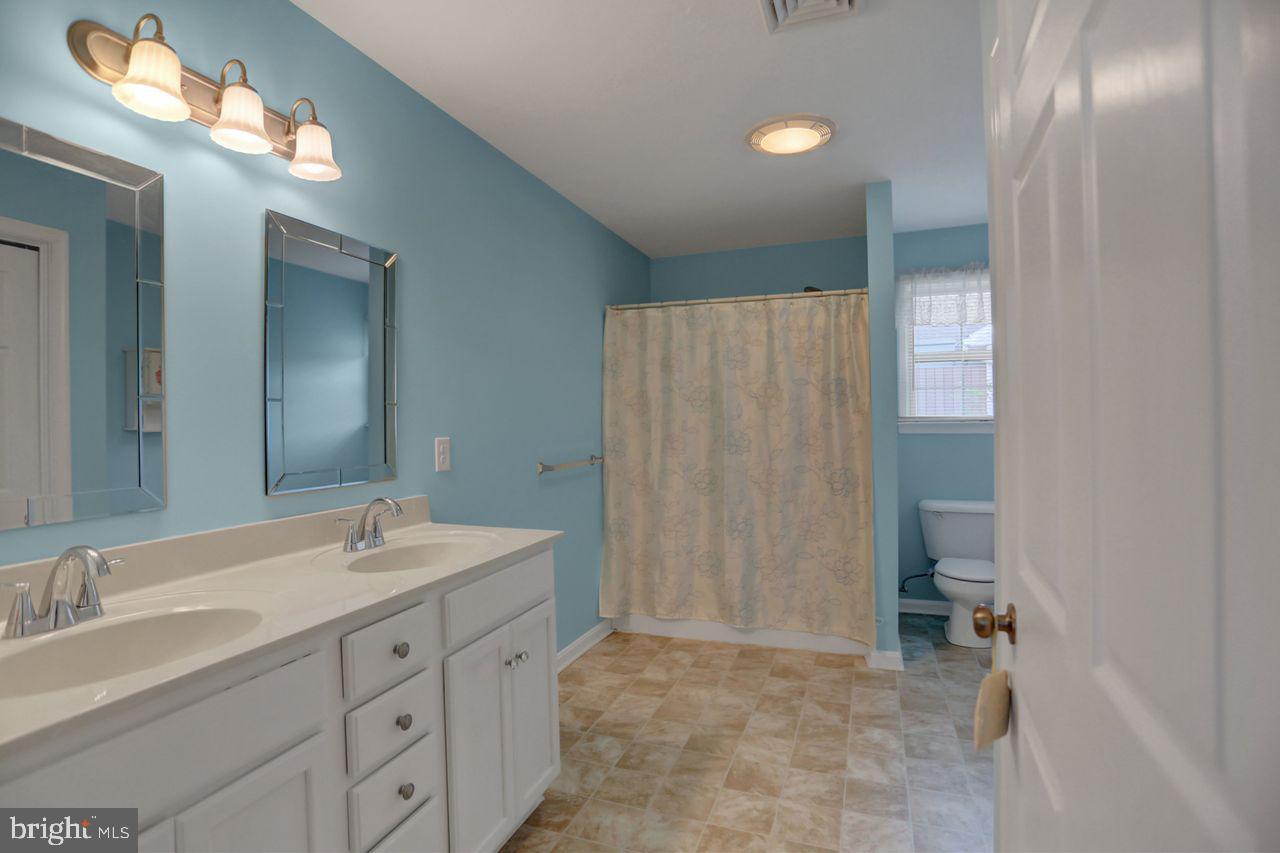 20 Colonial Ct