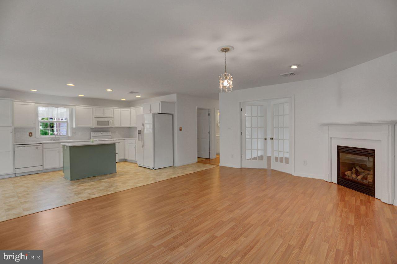 20 Colonial Ct