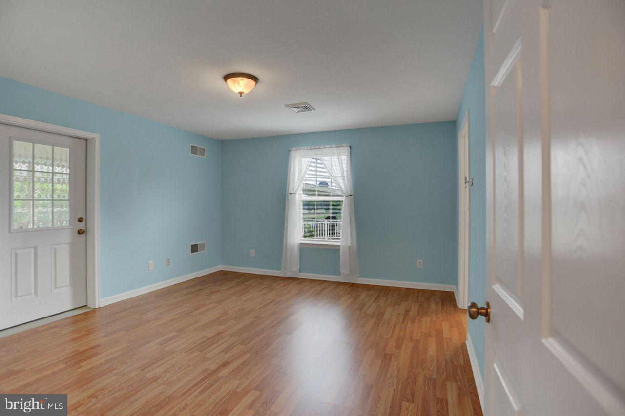 20 Colonial Ct