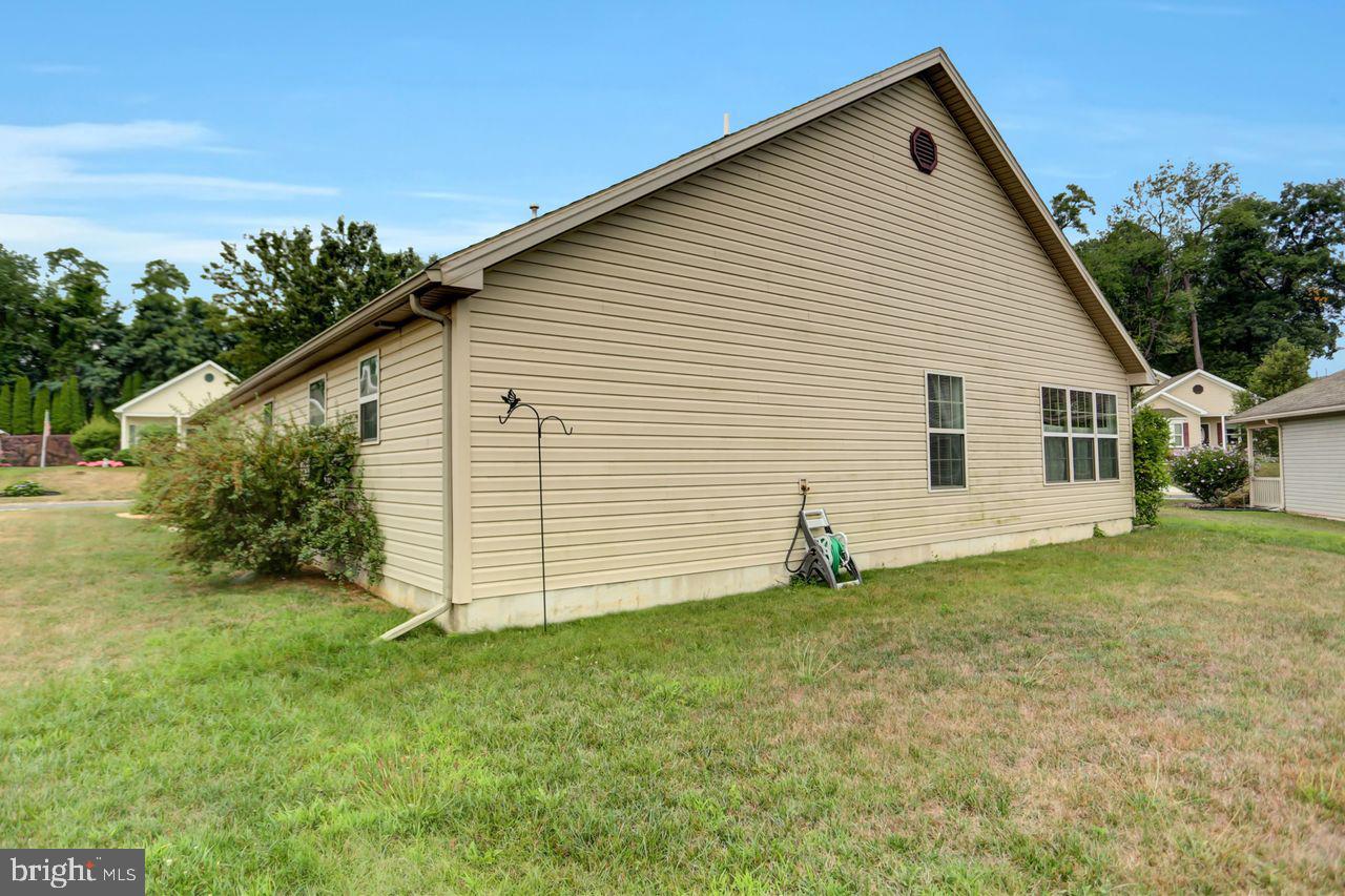 20 Colonial Ct