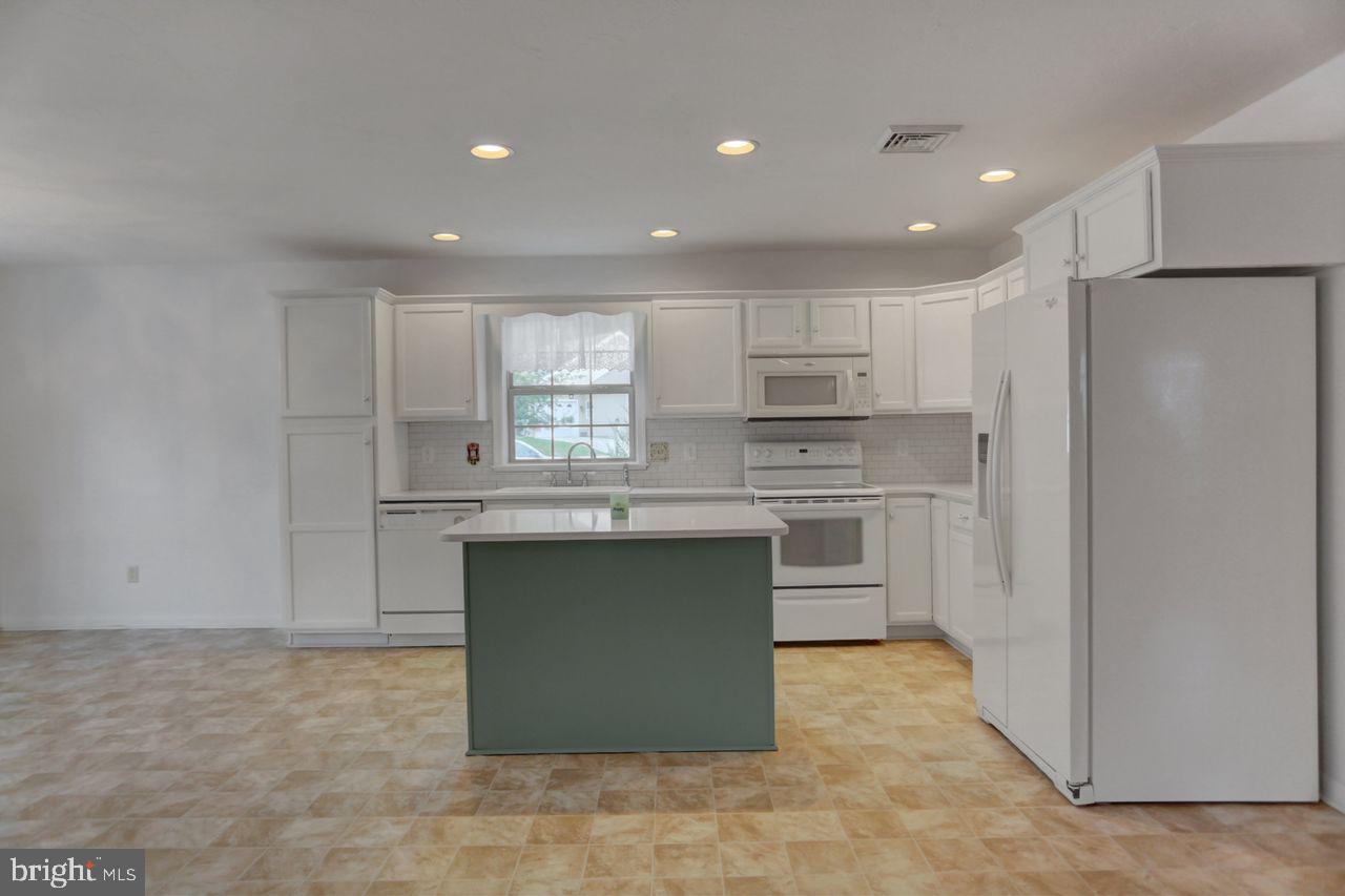 20 Colonial Ct