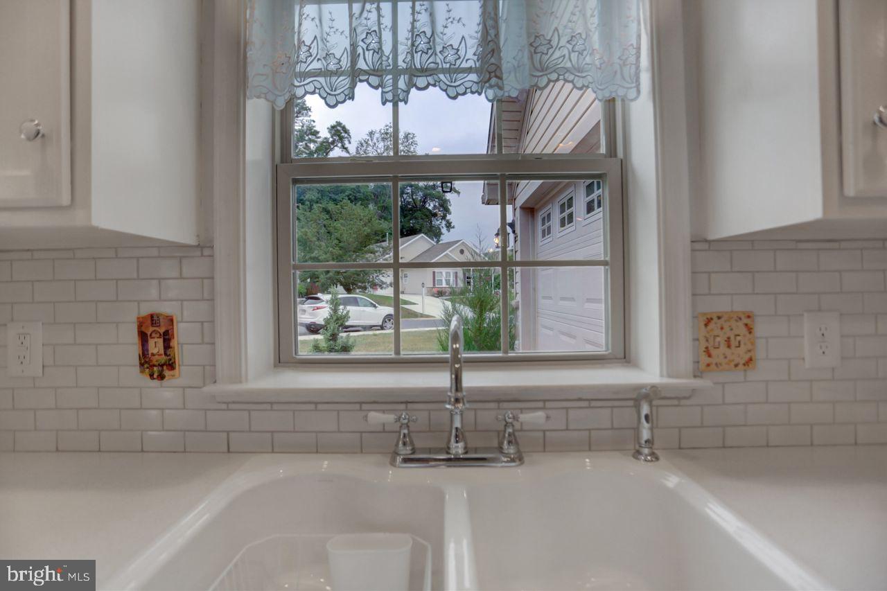 20 Colonial Ct