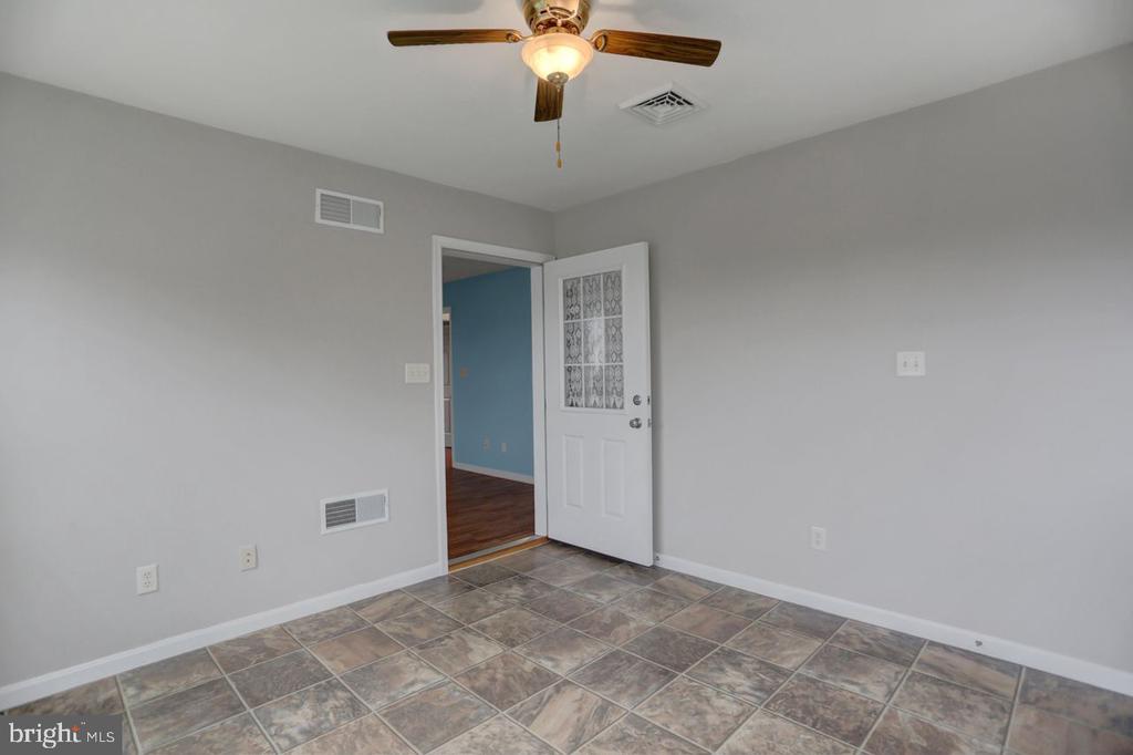 20 Colonial Ct