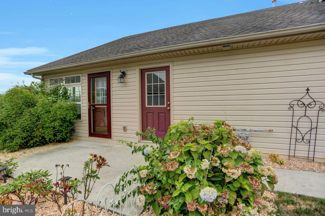 20 Colonial Ct
