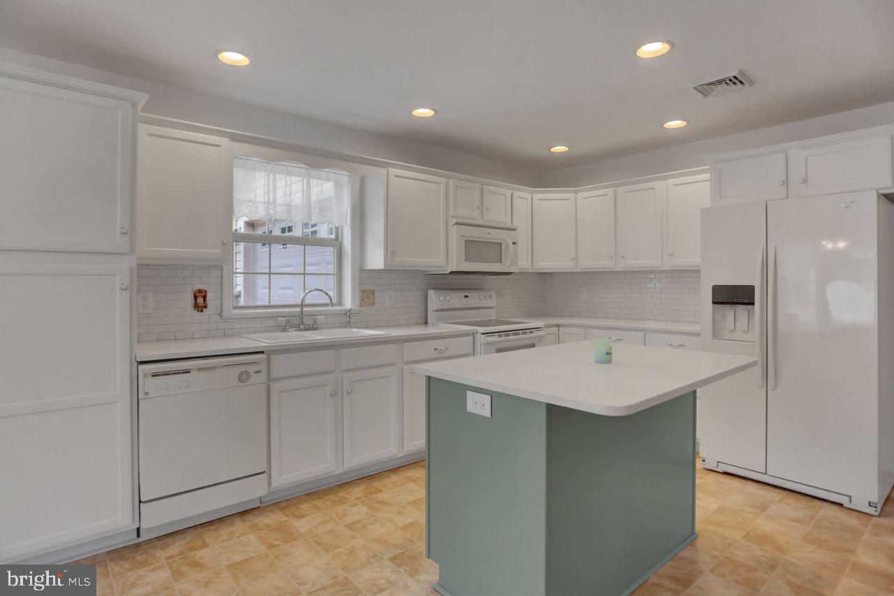 20 Colonial Ct