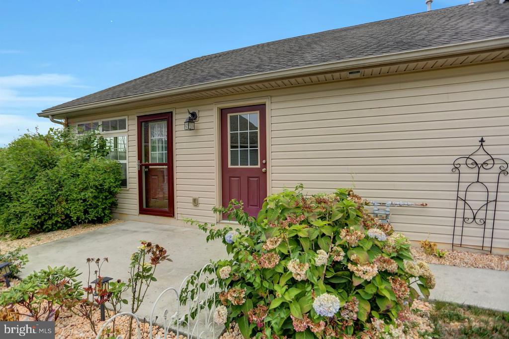 20 Colonial Ct