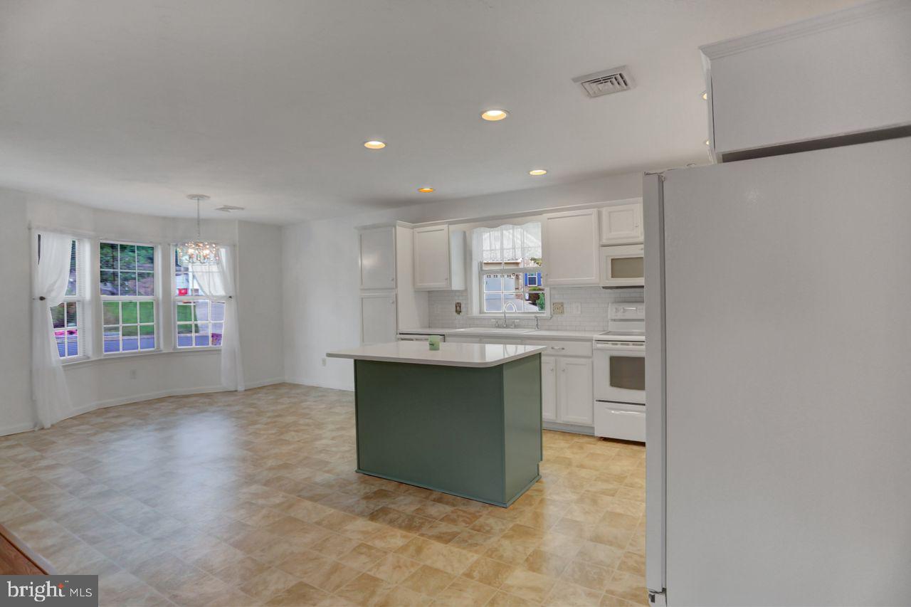 20 Colonial Ct
