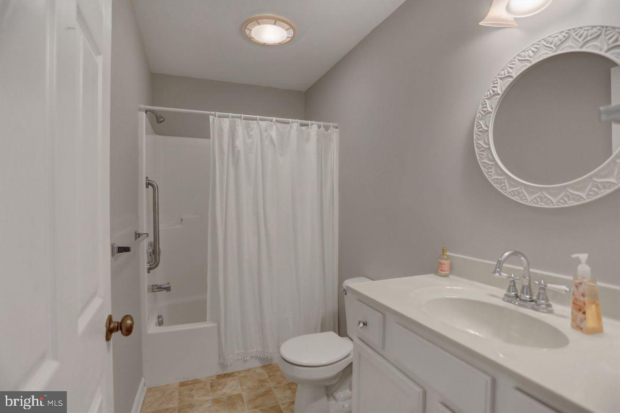 20 Colonial Ct