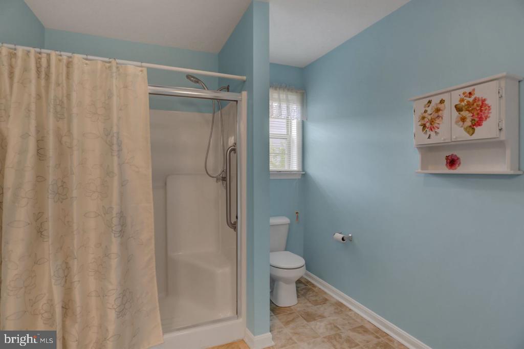 20 Colonial Ct