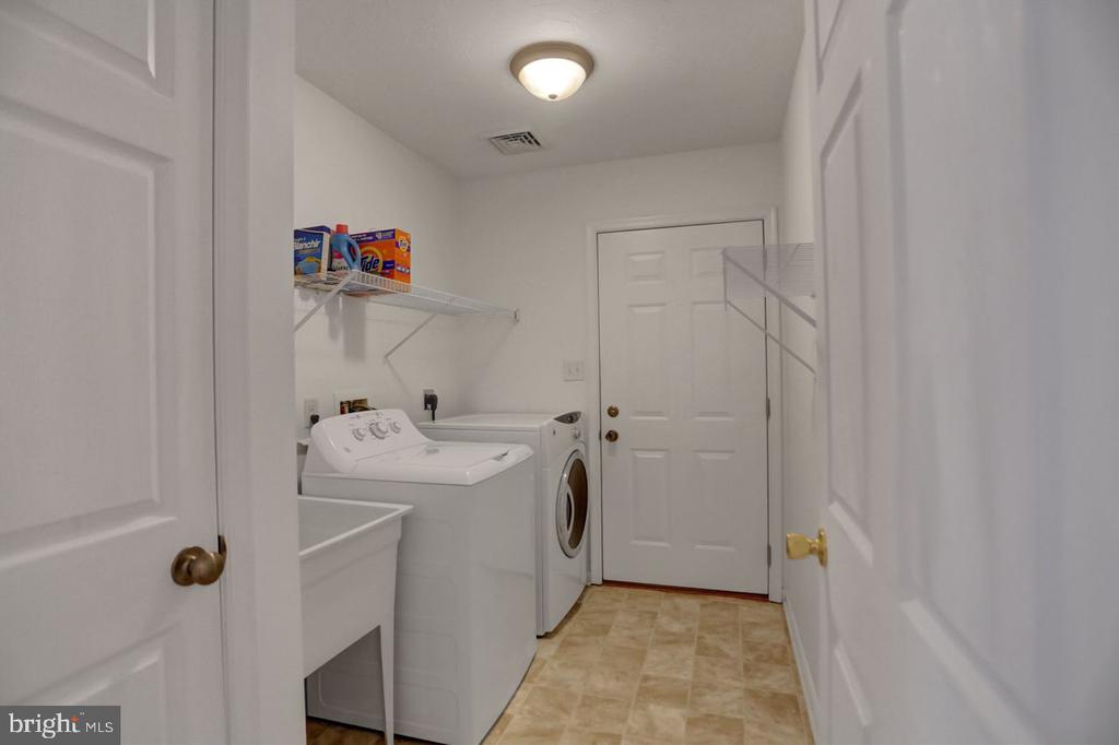 20 Colonial Ct