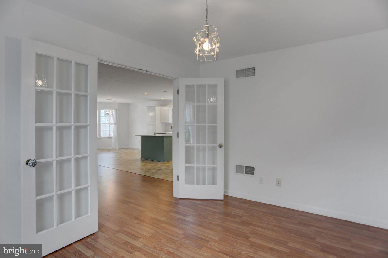 20 Colonial Ct