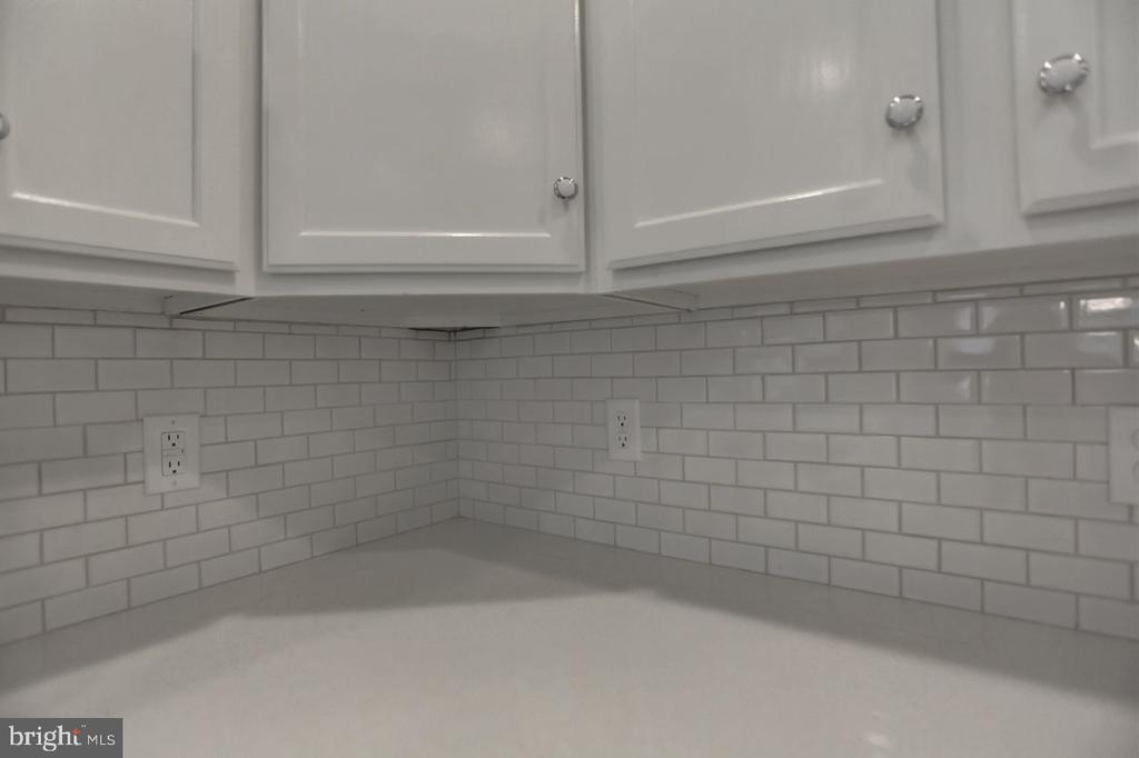 20 Colonial Ct