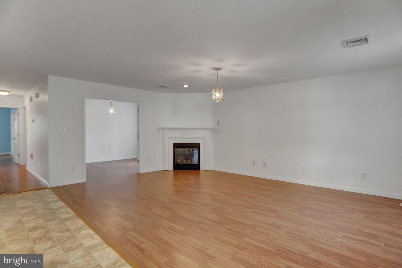 20 Colonial Ct