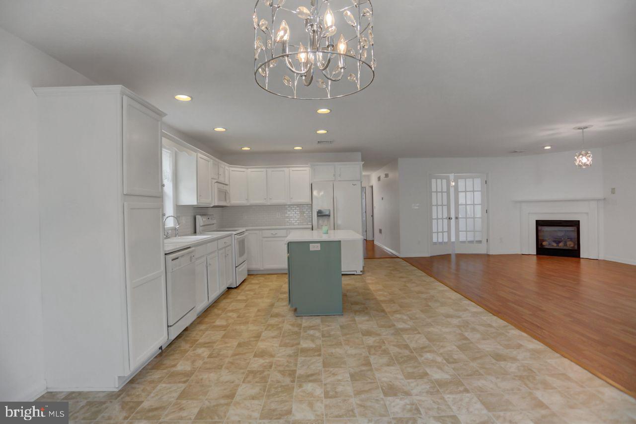 20 Colonial Ct