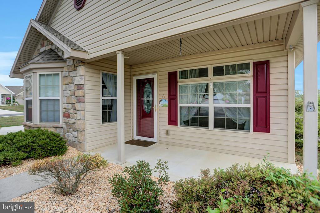 20 Colonial Ct