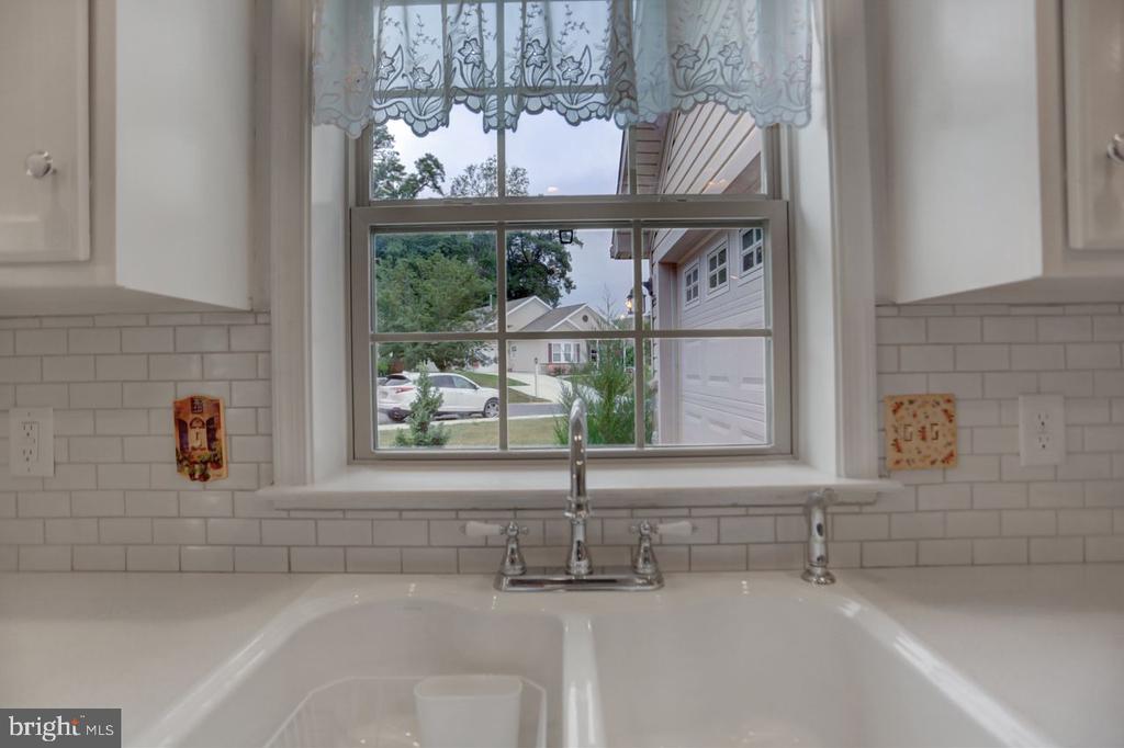 20 Colonial Ct