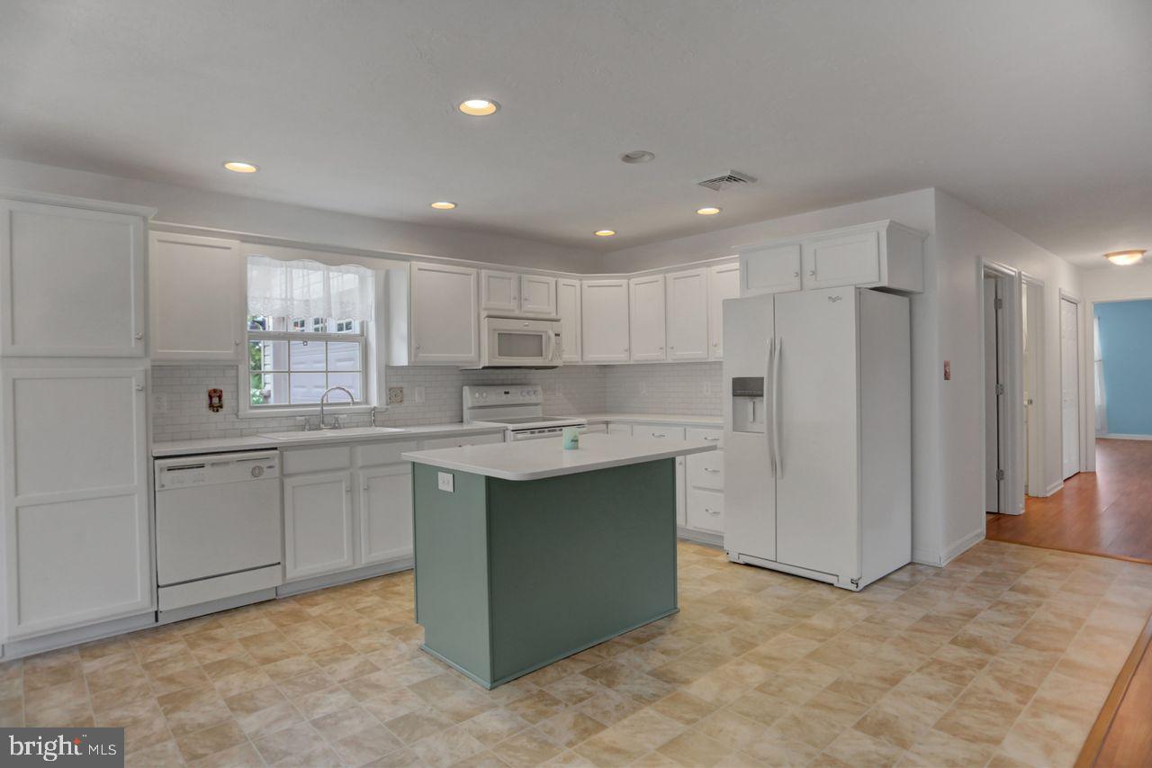 20 Colonial Ct