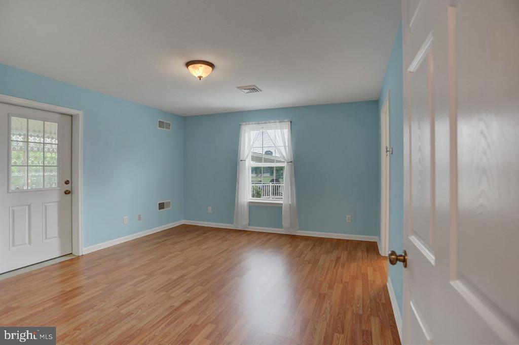 20 Colonial Ct