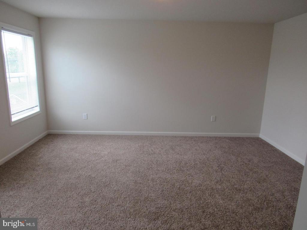 523 CAMBRIDGE LN