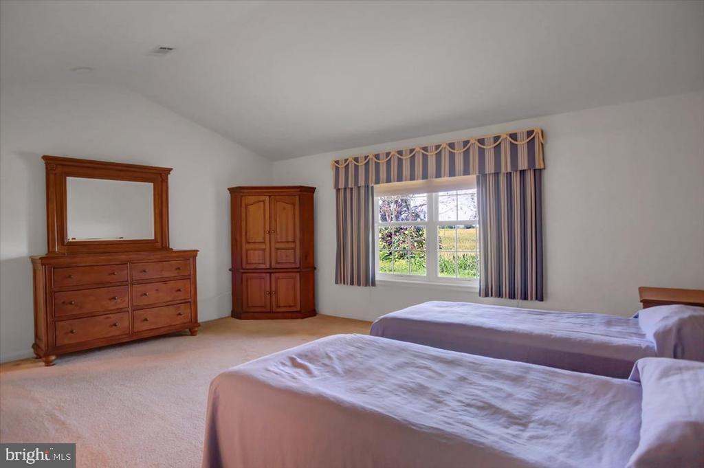 125 Blackbird Ln