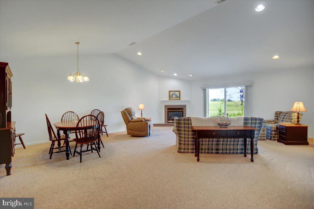 125 Blackbird Ln