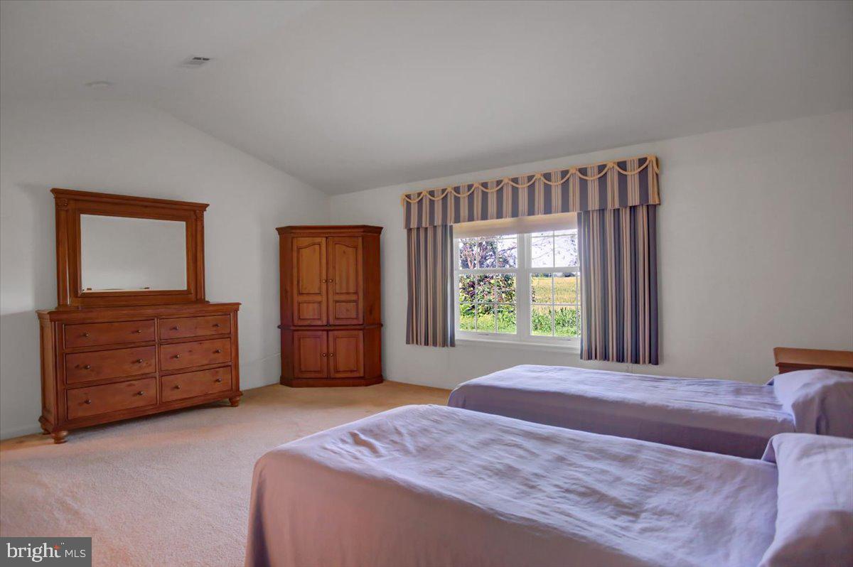 125 Blackbird Ln