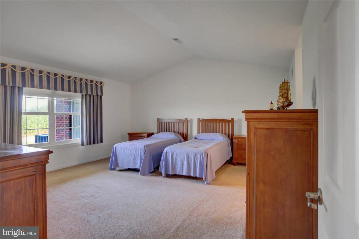 125 Blackbird Ln