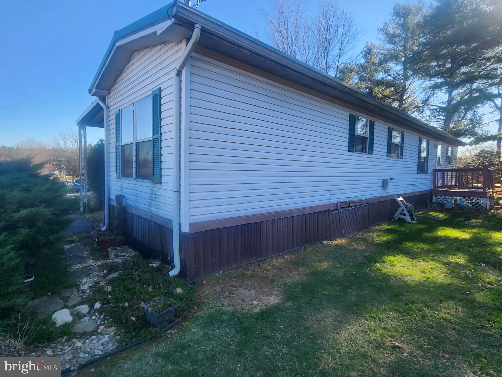 5 Robin Dr