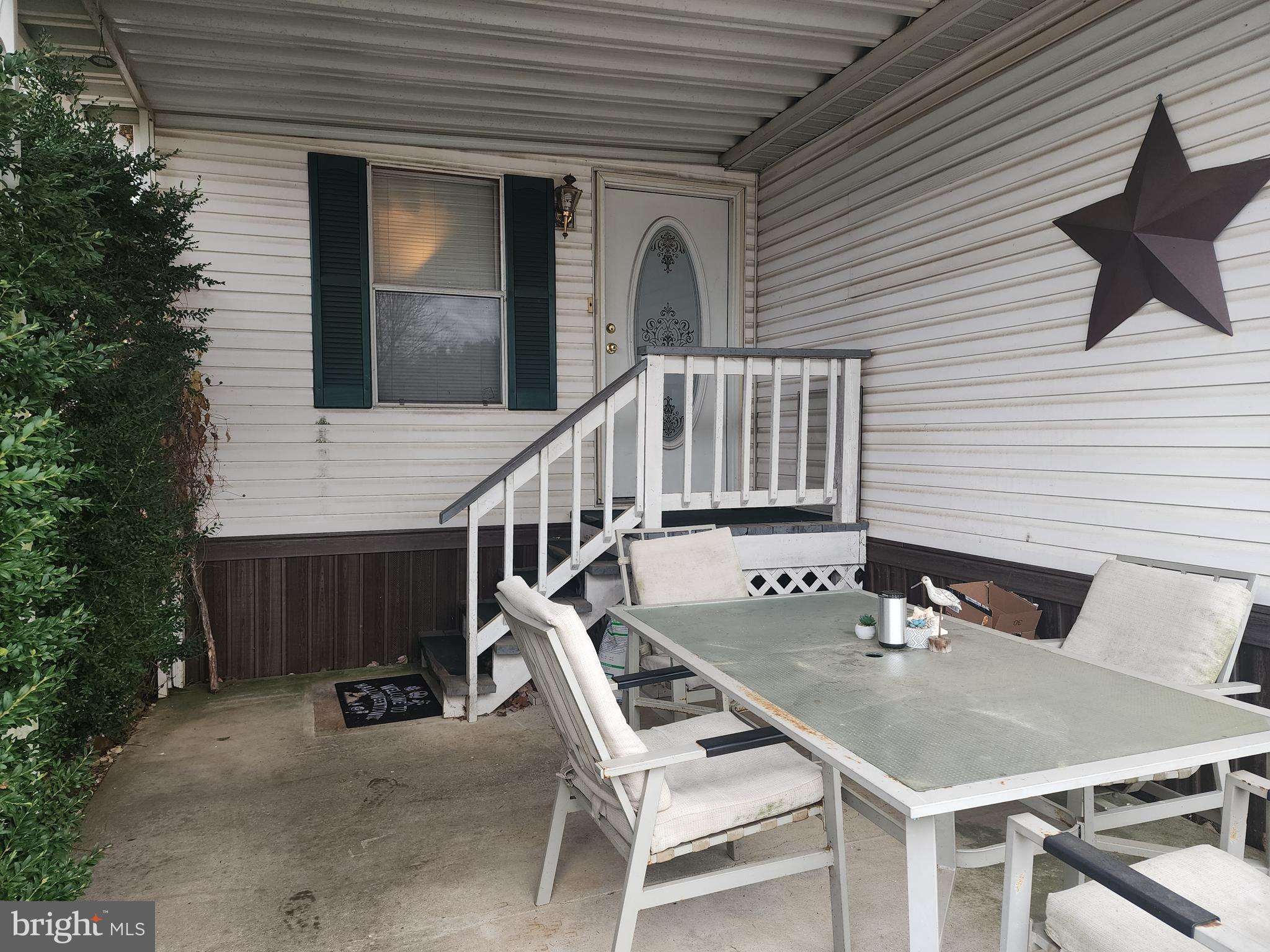 5 Robin Dr