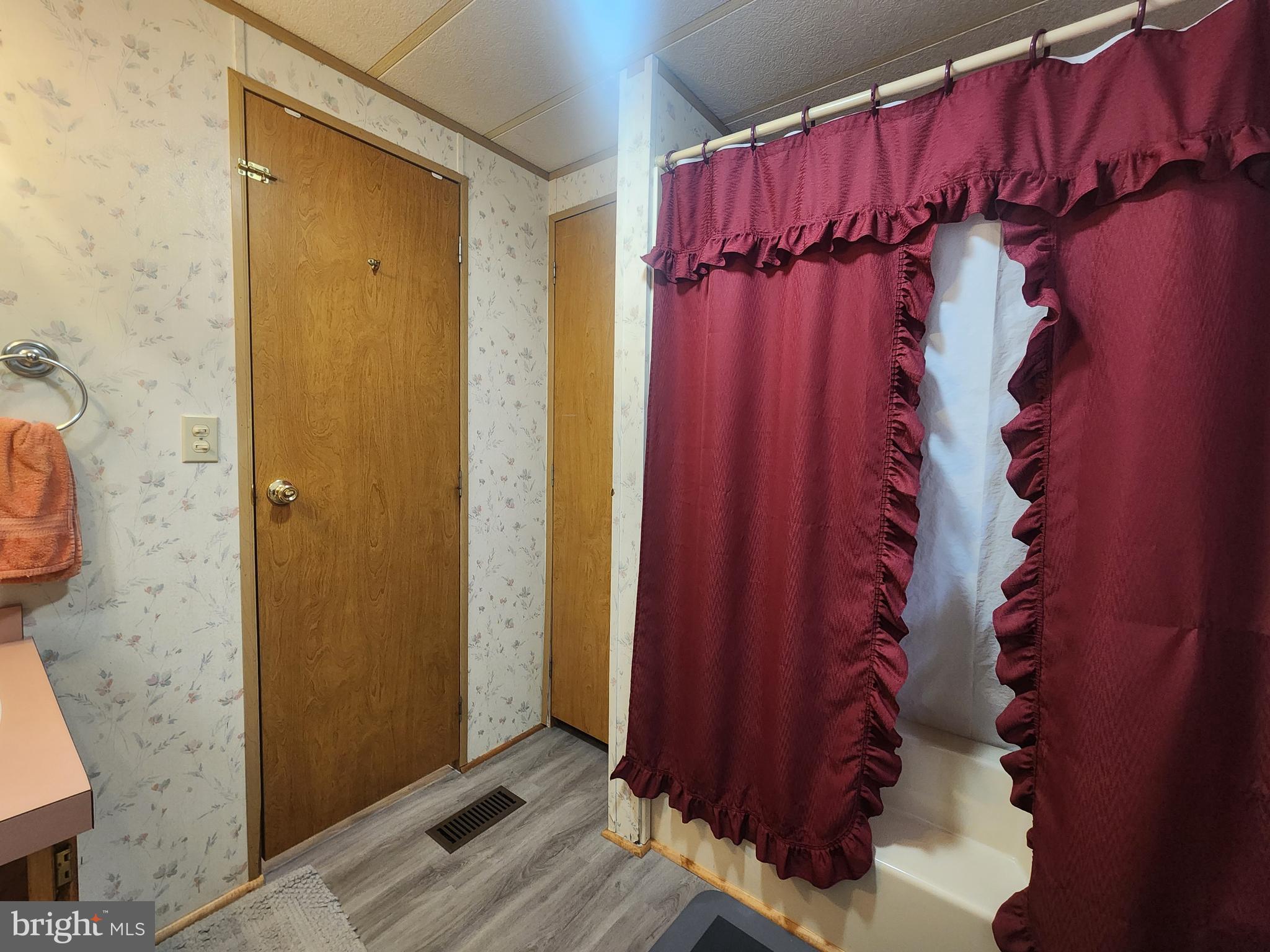 5 Robin Dr
