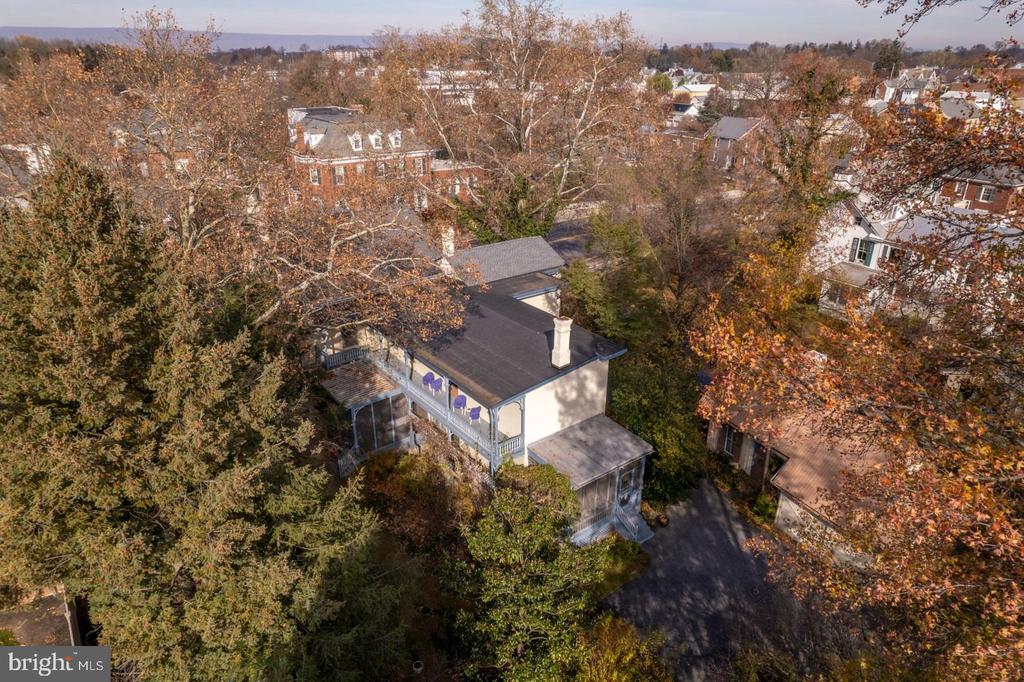 80 W King St