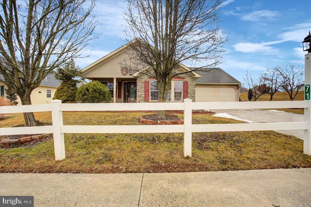 71 Lantern Ln