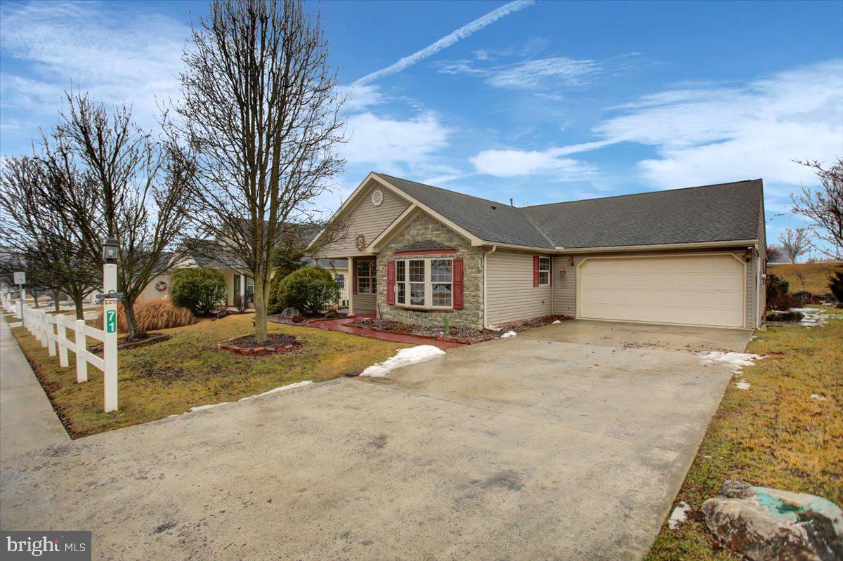71 Lantern Ln