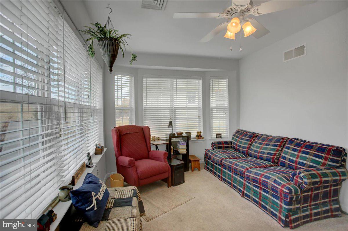 73 Lantern Ln