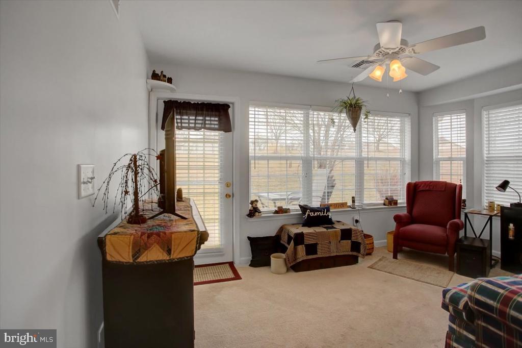 73 Lantern Ln