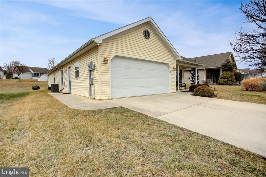 73 Lantern Ln
