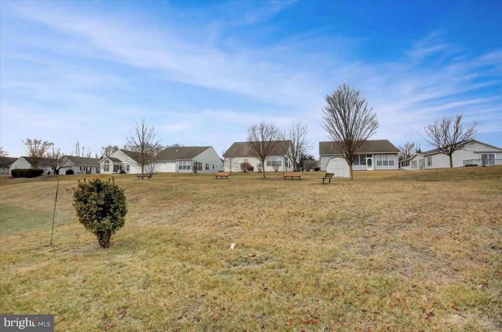 73 Lantern Ln