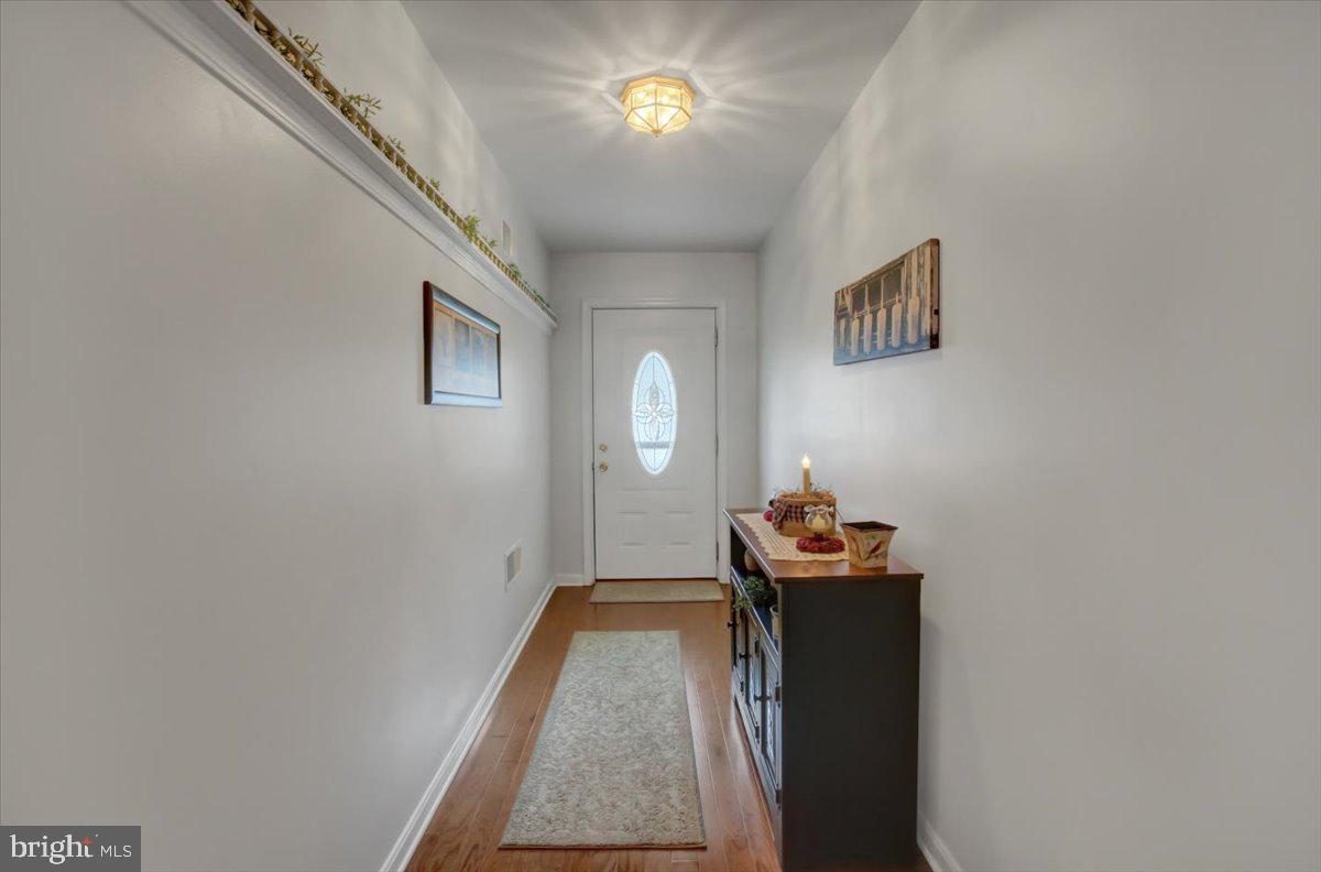 73 Lantern Ln