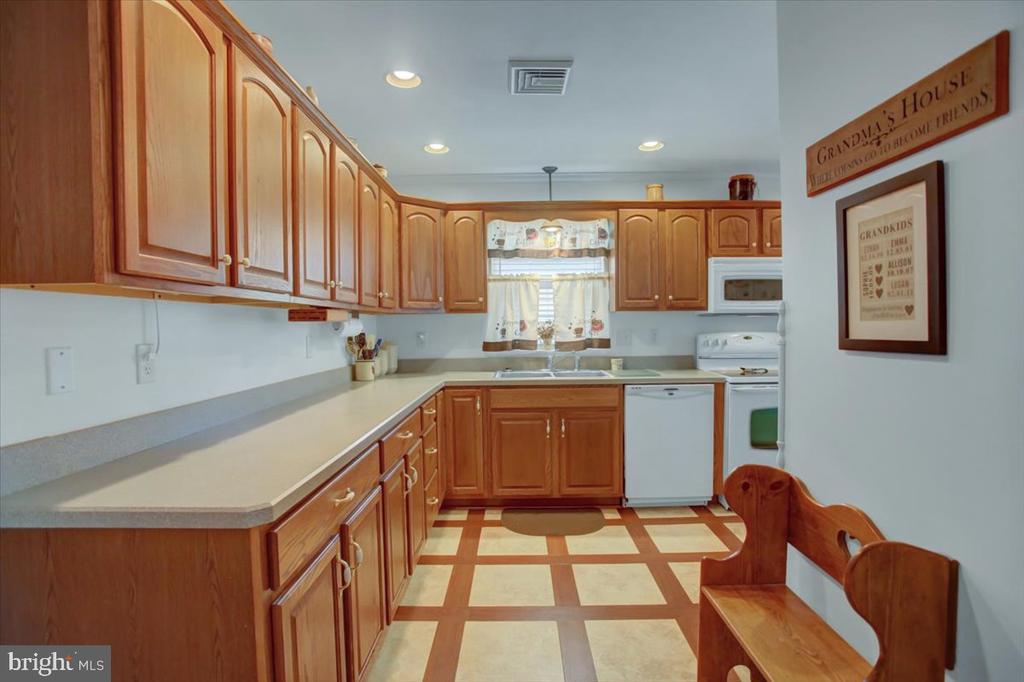 73 Lantern Ln